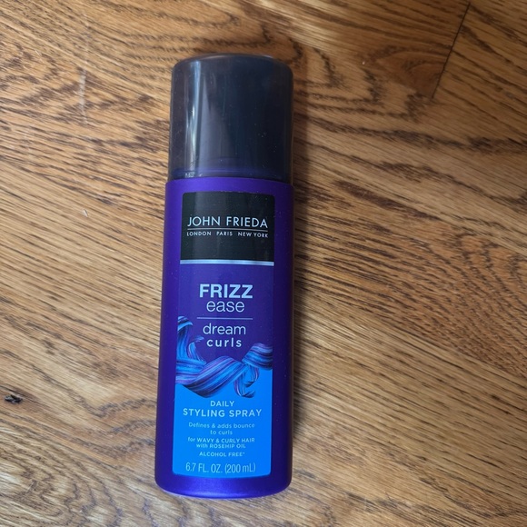 John Frieda Frizz Ease Dream Curls Styling Spray - Picture 1 of 3
